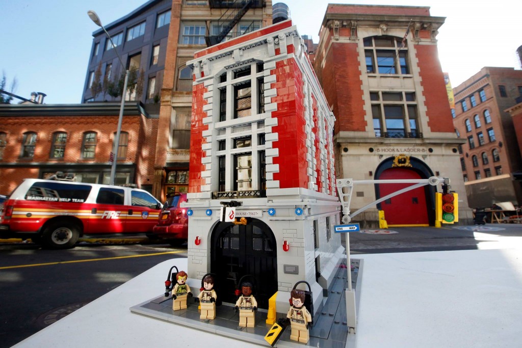 75827 Ghostbusters Firehouse Headquarters exterior